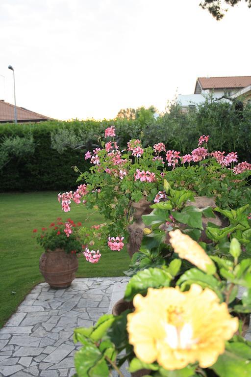 B&B Villa Acero Marina Di Carrara Exterior photo